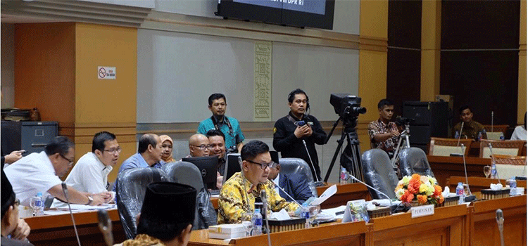 Komisi VIII DPR RI & Pemerintah Bahas RUU Pekerja Sosial