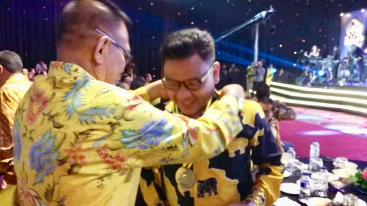 Mendapatkan Award dari DPP Partai GOLKAR