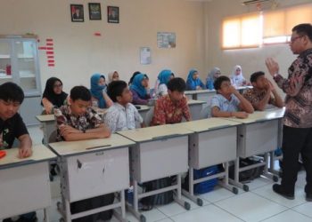 Wakil Ketua Komisi VIII DPR ‘Mendadak Jadi Guru’ SMP di Tangerang Selatan