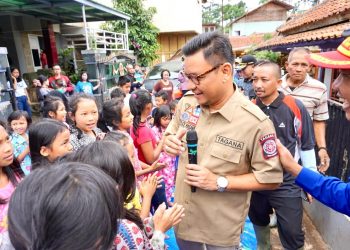 Ace Hasan Minta Anak-Anak Korban Banjir Tetap Sekolah