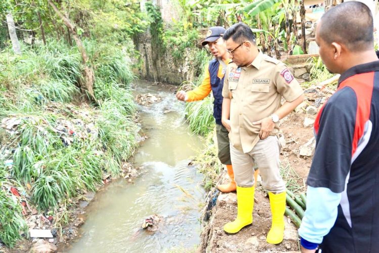 Ace Hasan Minta Anak-Anak Korban Banjir Tetap Sekolah