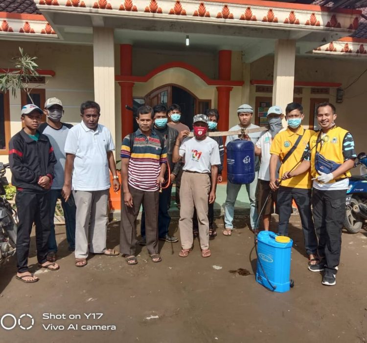 Ace Hasan Lakukan Penyemprotan Disinfektan di Bandung