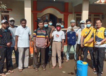 Ace Hasan Lakukan Penyemprotan Disinfektan di Bandung