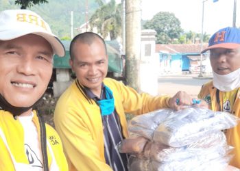 Ace Hasan Bagikan Masker Untuk Warga Bandung Barat