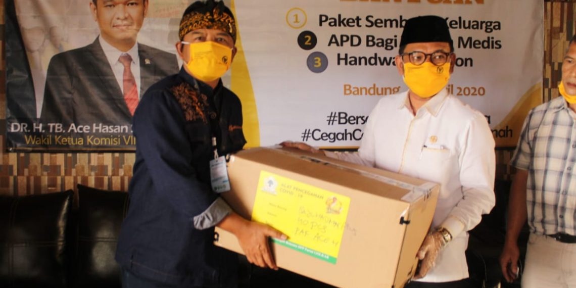 Ace Hasan Salurkan Ribuan Sembako