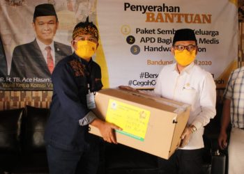 Ace Hasan Salurkan Ribuan Sembako