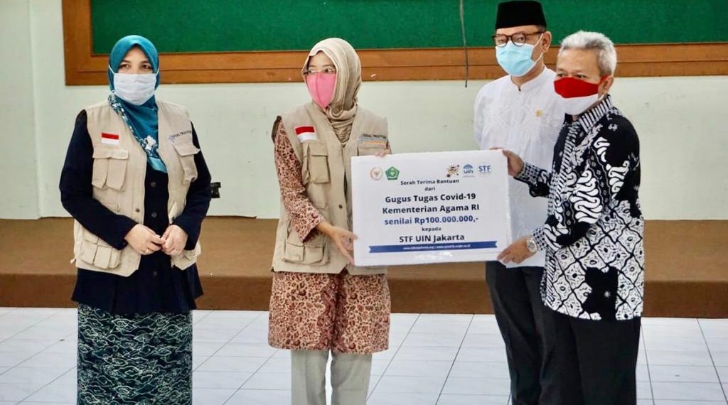 Bantu Mahasiswa Terdampak Covid-19, Ace Hasan Berzakat & Salurkan Bantuan Melalui STF UIN Jakarta