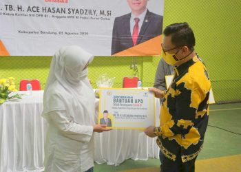 Salurkan APD, Begini Pesan Menggugah Ace Hasan Soal Protokol Kesehatan