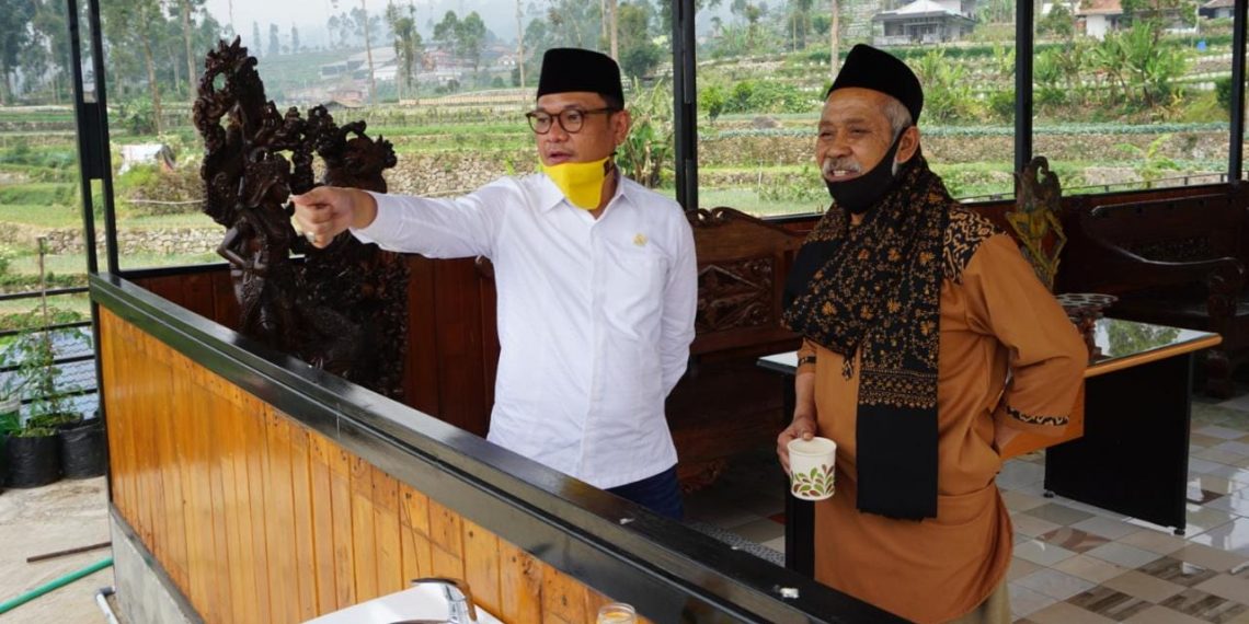 Mengunjungi Pesantren Al-Ittifaq Ciwidey, Kang Ace : Pesantren Harus Berpengetahuan dan Berketerampilan