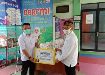 Bagikan APD, Komisi VIII DPR RI Harap Pelayanan di Puskesmas Berjalan Maksimal