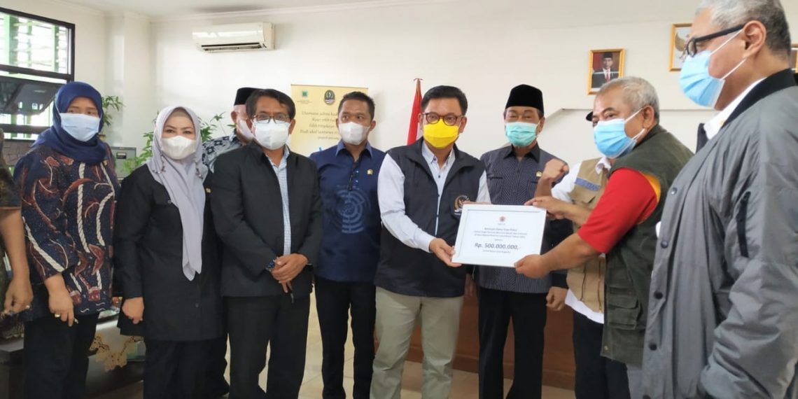 Komisi VIII DPR Beri Bantuan Dana Siaga Darurat Bencana di Kota Bekasi