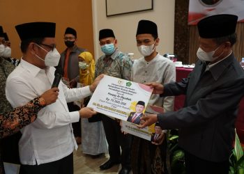 Ace Hasan Salurkan Bantuan Milyaran Rupiah Untuk Ponpes dan Perguruan Tinggi Agama Islam