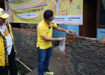 Peringati HUT Ke-57, Partai Golkar Jabar Gelar Bedah Rumah
