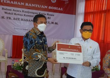 Ace Hasan Salurkan Bantuan Sosial Senilai Rp. 333,5 Miliar Bagi Warga Kabupaten Bandung dan Bandung Barat