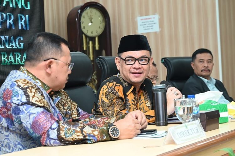 Pastikan Pelayanan Haji Terbaik, Kang Ace Datangi Kantor Kemenag Jabar