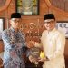Kunjungi Ponpes Darusalam Ciamis, Ketua Golkar Jabar Mendapat Hadiah Buku