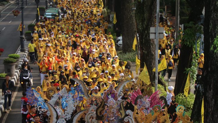 Jabar Menguning, 138 Ribu Warga Ikuti Jalan Sehat Hut Partai Golkar ke-58