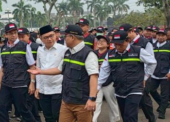 Kang Ace Lepas Panitia Haji: PPIH Hadir untuk Jemaah, Bukan untuk Naik Haji