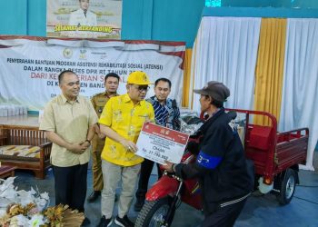 150 Warga Cikoneng Bandung Sambut Bantuan ATENSI Kemensos, Kang Ace Dorong Negara Terus Hadir Bagi Keluarga Tidak Mampu dan Penyandang Disabilitas