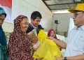 Ratusan Warga Terdampak Kebakaran TPAS Sarimukti Terima Bantuan Sembako