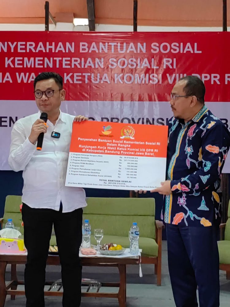 Keren! Kang Haji Ace Salurkan Bantuan Sosial dan Pemberdayaan Masyarakat Sebesar Rp. 202 Miliar