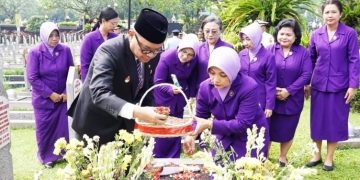 Peringati HUT ke-60, Gubernur Lemhannas RI Pimpin Ziarah ke TMP Kalibata